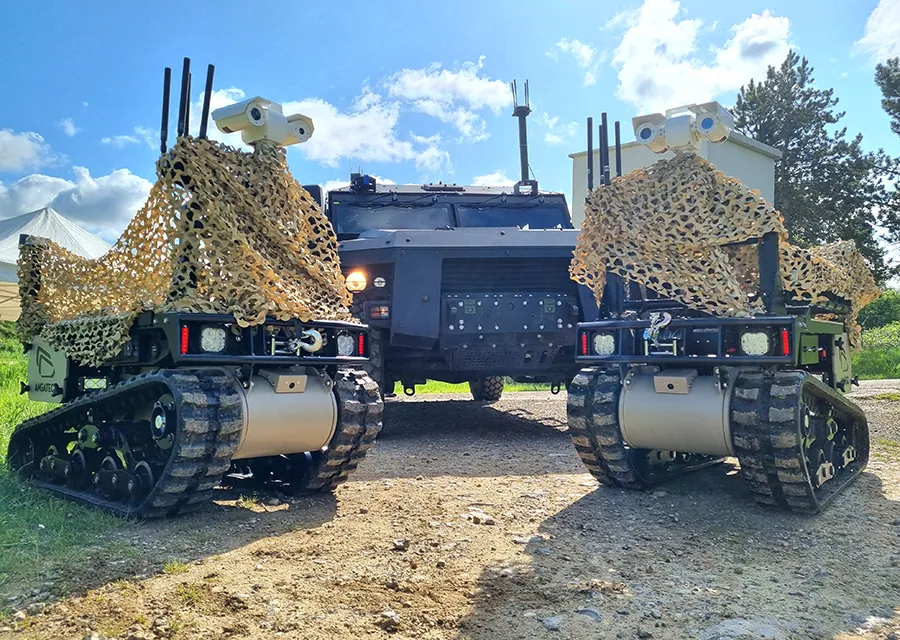 Le TEC800 en version défense, mâts capteurs déployés, lors du challenge CoHoMa